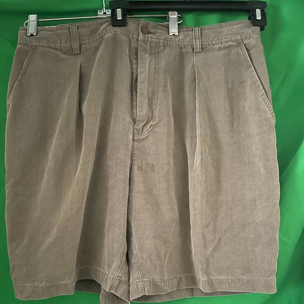 Tommy Bahama  Mens  Pleated Shorts size 38